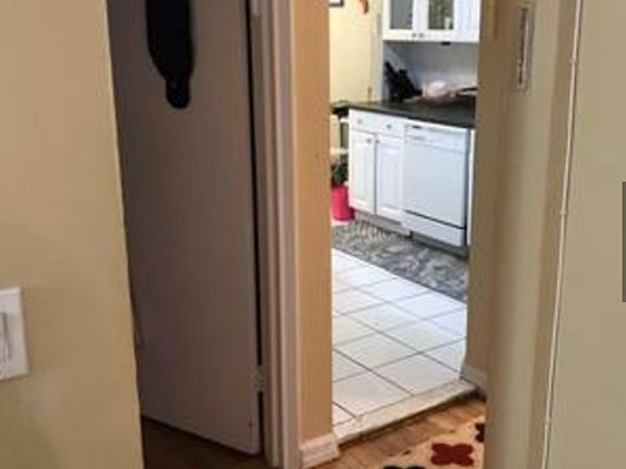 5th image of 10821 63rd Ave #1