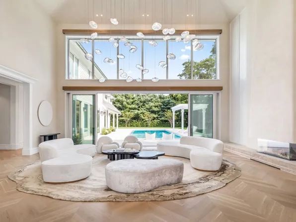 827 Head Of Pond Rd, Water Mill, NY 11976