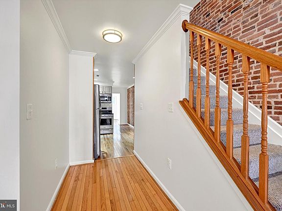 5th image of 923 S Curley St