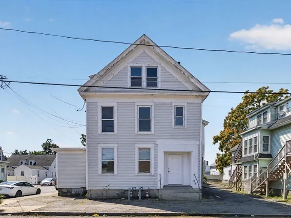 37 4th St, Lowell, MA 01850