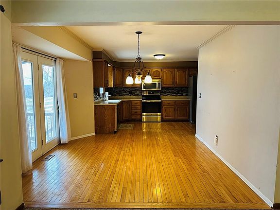 4th image of 15900 Speaker Ave