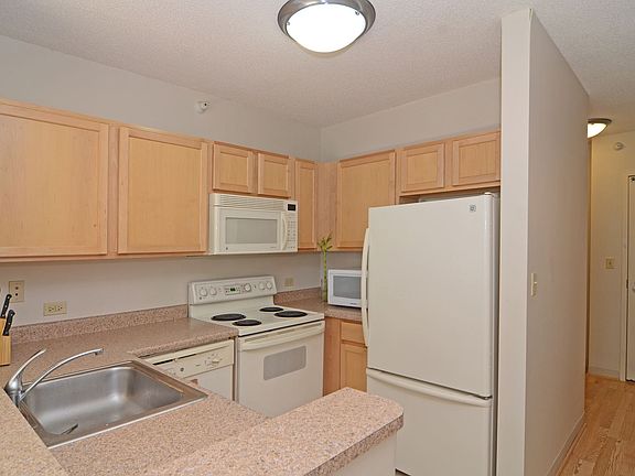 5th image of 222 N Columbus Dr APT 1011