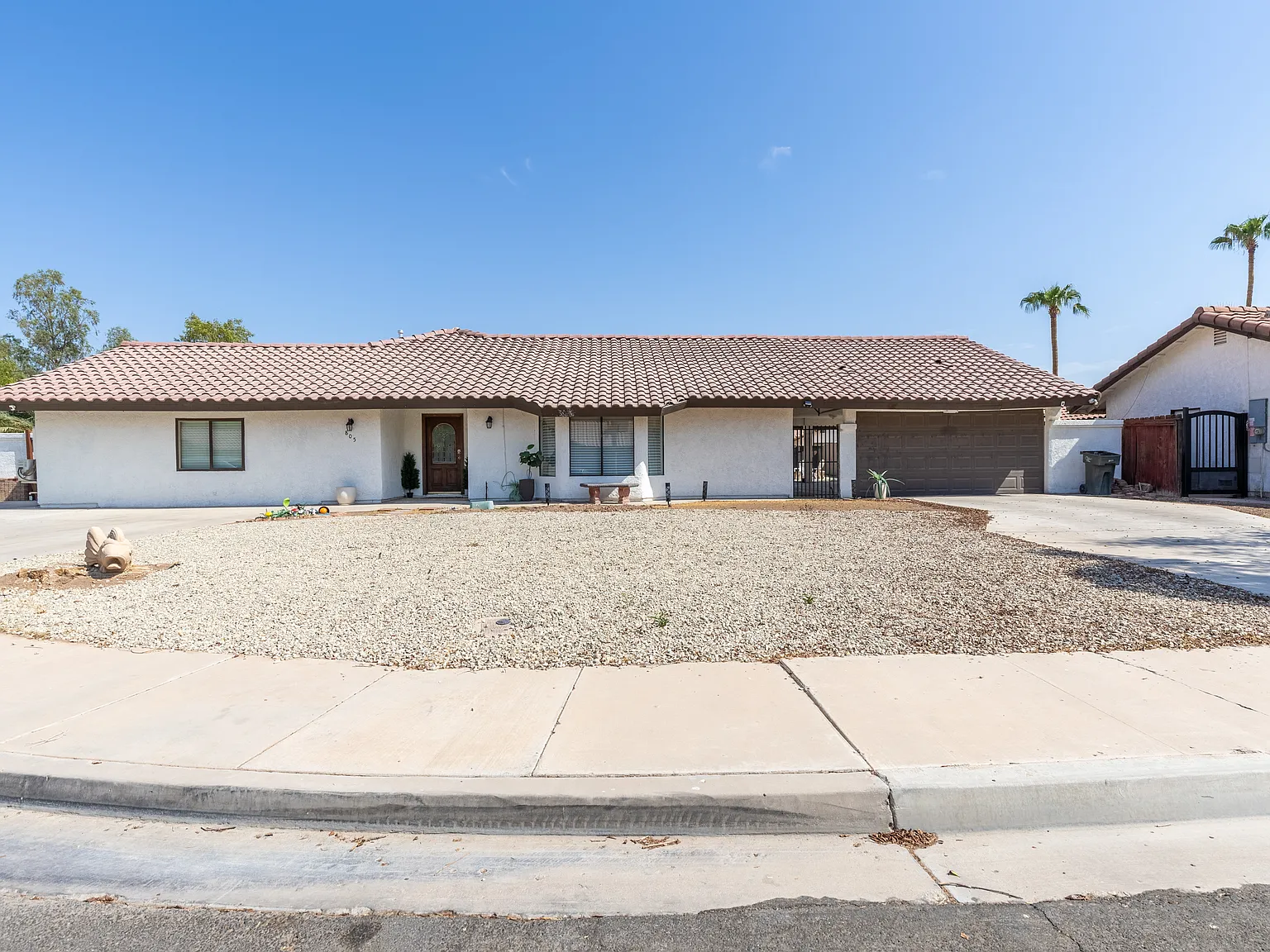 3 bed, $2,400 — Photo 1