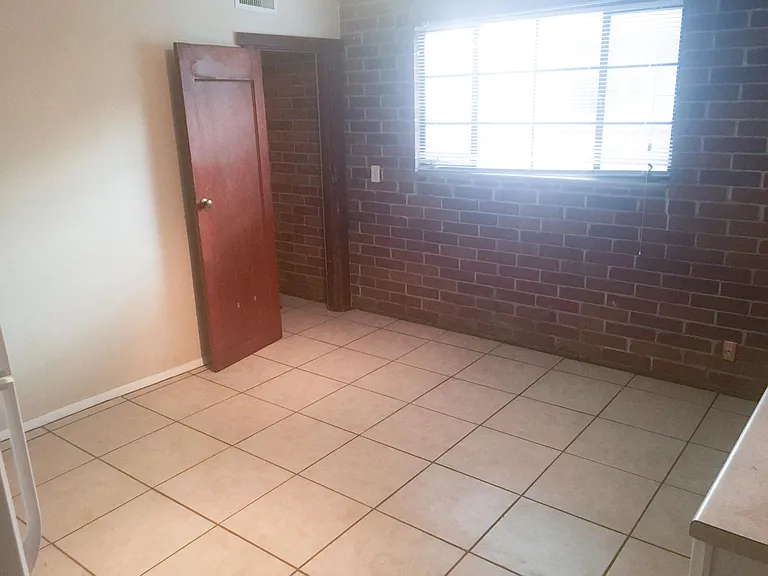 1233 N Tyndall Ave — Photo 9