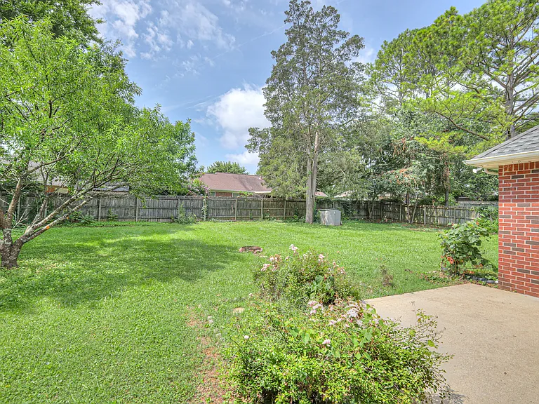 405 Sandi Ct — Photo 35