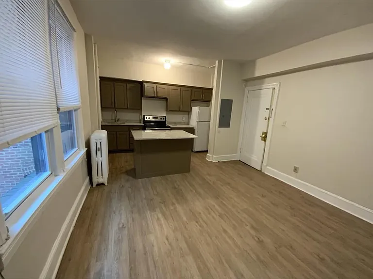 1818 Vernon St NW #203 — Photo 8