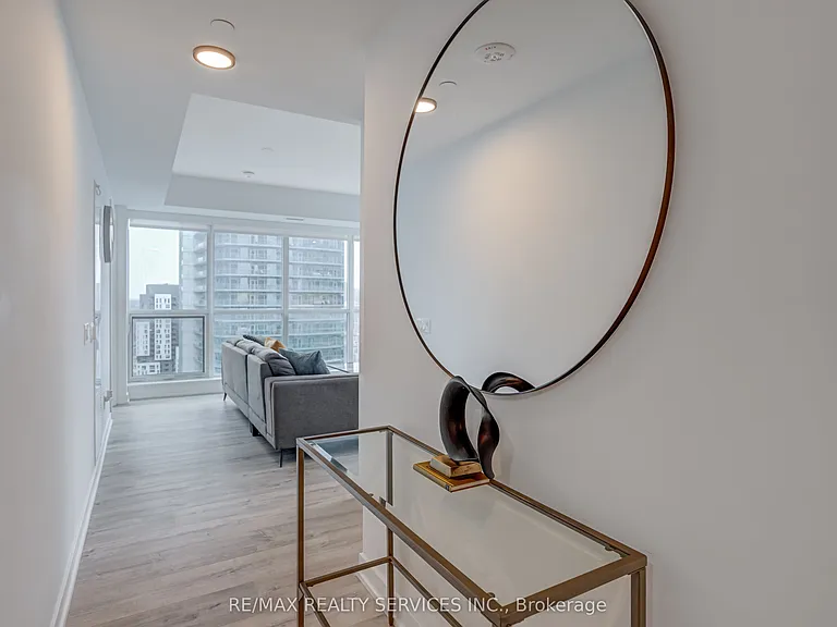 327 King St W #4106 — Photo 14
