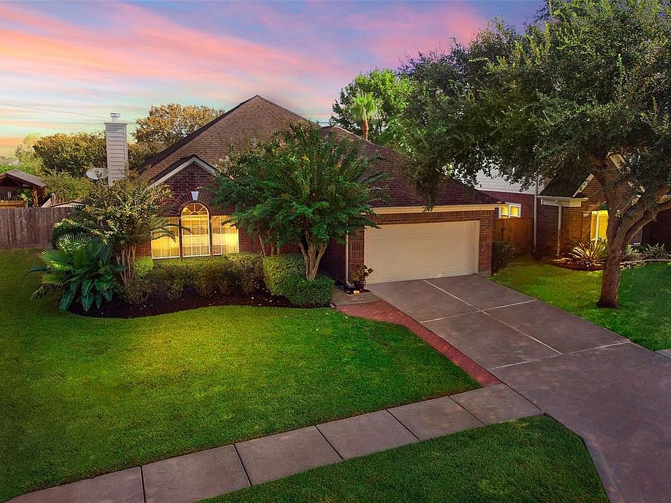 1st image of 18174 Holly Forest Dr