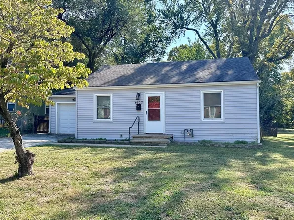 1607 W Sheley Rd, Independence, MO 64052