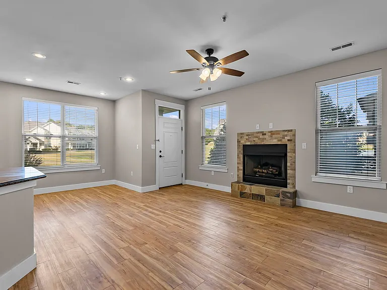2041 Walden Blvd — Photo 5