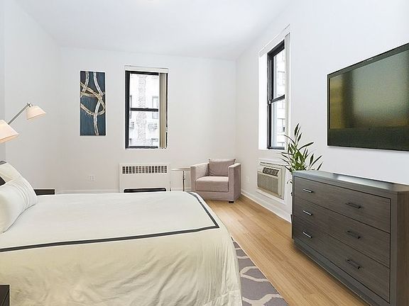 5th image of 314 W 58th St #4A