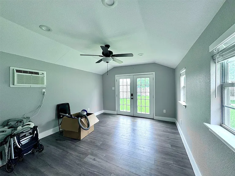 1212 Leah Ln — Photo 18