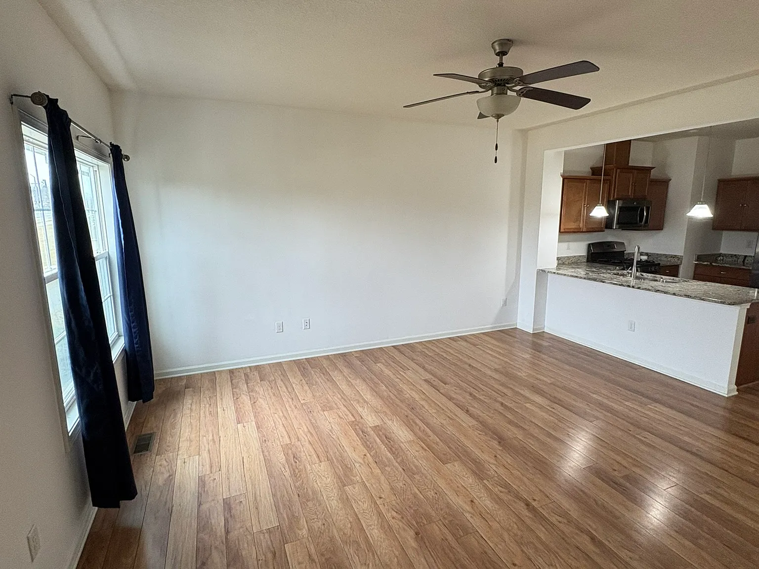 3 bed, 2.5 bath, 1520 sqft, $1,825 — Photo 3