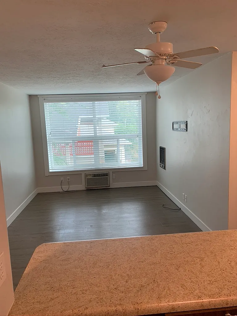 828 E 500 S — Photo 2