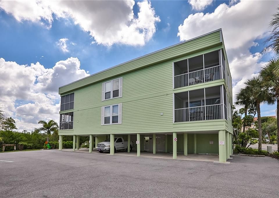 1st image of 19843 Gulf Blvd APT 4