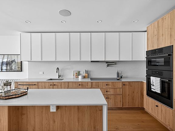 5th image of 1110 Manhattan Ave #2