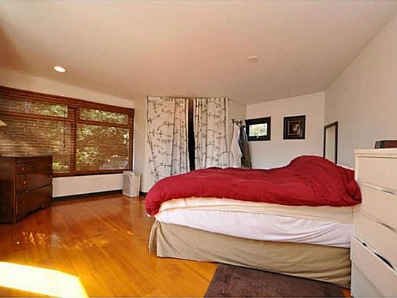 3rd image of 937 Underhill Dr