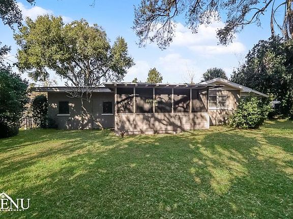 3rd image of 806 SE Avenue L