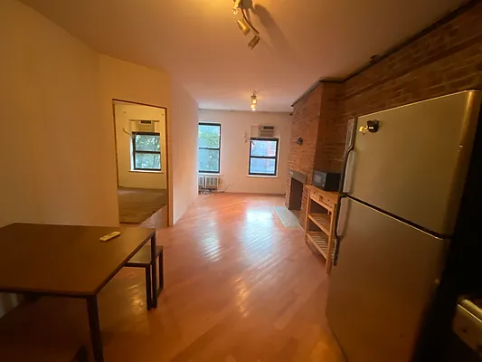 Rented by Batra Group Inc | media 10