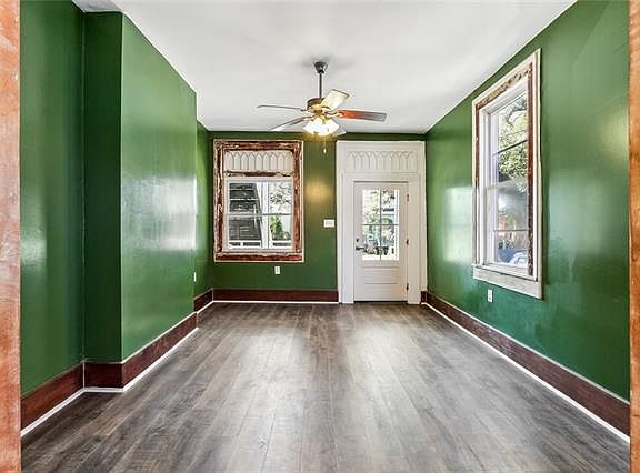 4th image of 2813 Banks St #2A
