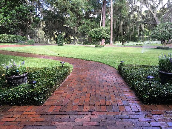 4th image of 271 Chelton Cir