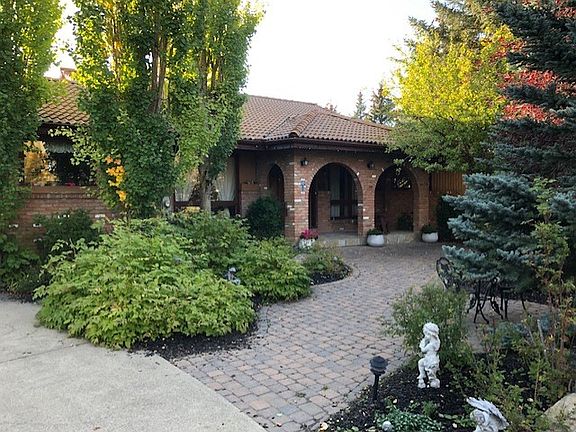 3rd image of 111 Bearspaw Village Cres