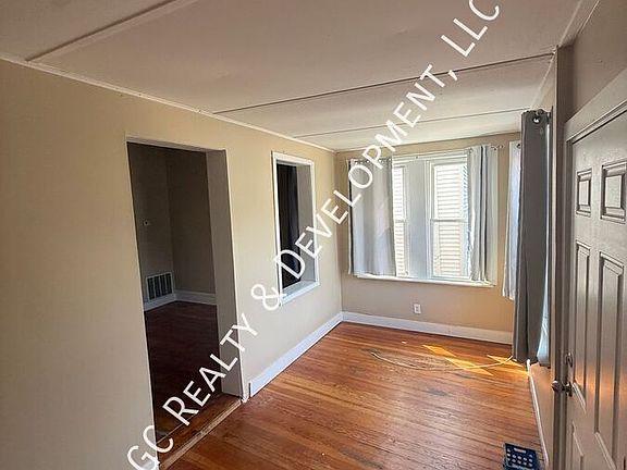 3rd image of 1702 N Campbell Ave APT 2R