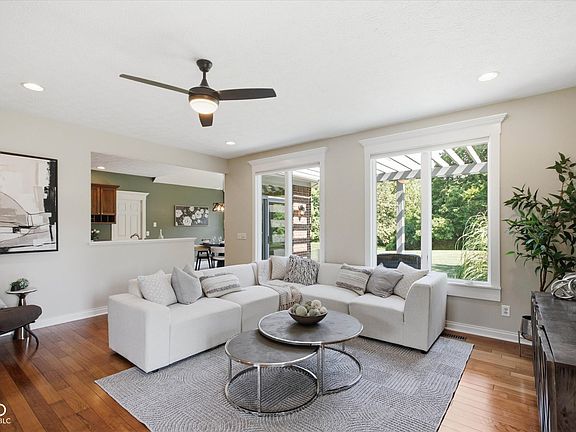 4th image of 4715 Crescent Ridge Dr