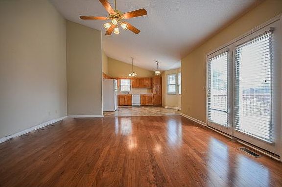 3rd image of 2320 Louita Ave
