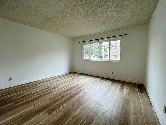4th image of 22137 Burbank Blvd Unit 3