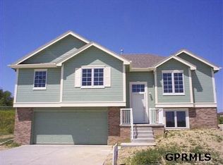 21414 McClellan Cres, Gretna, NE 68028