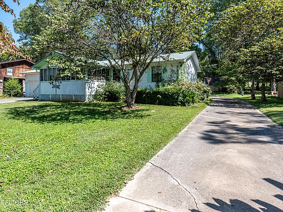 3rd image of 3829 Fairfield Dr