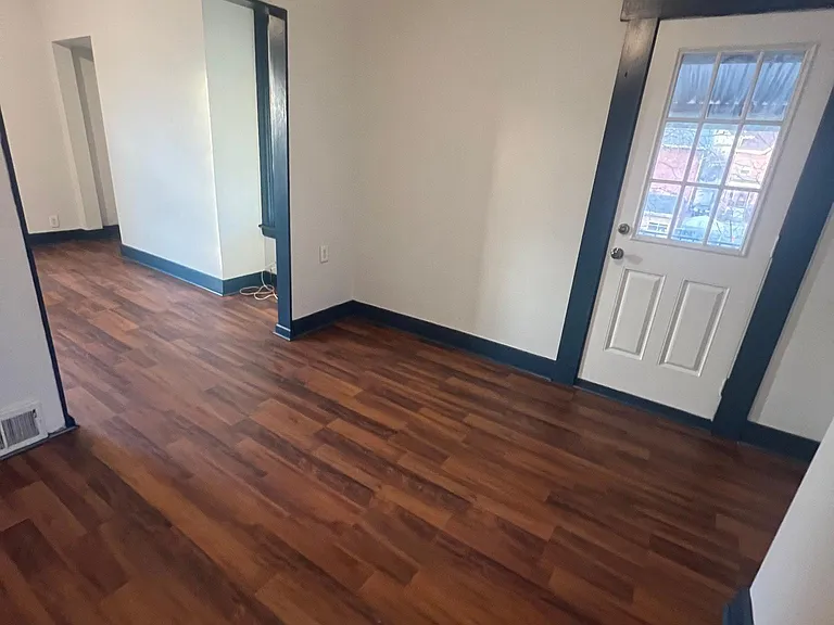 409 Zara St — Photo 17