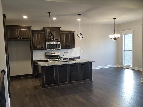 3rd image of 801 SW Mill Creek Ct