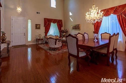 5th image of 707 Farrington Ln