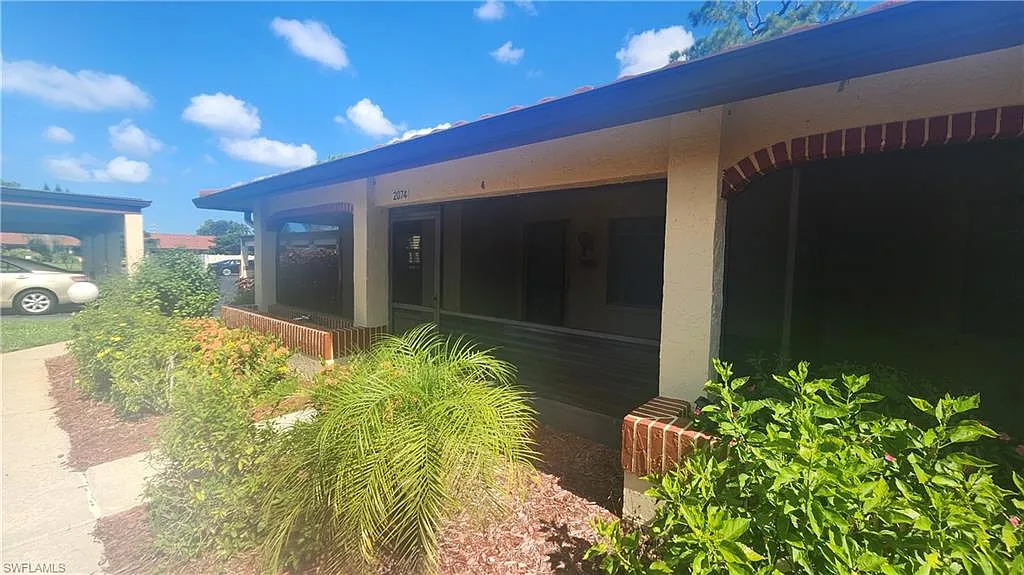 2 bed, 2.0 bath, 983 sqft, $1,800 — Photo 2