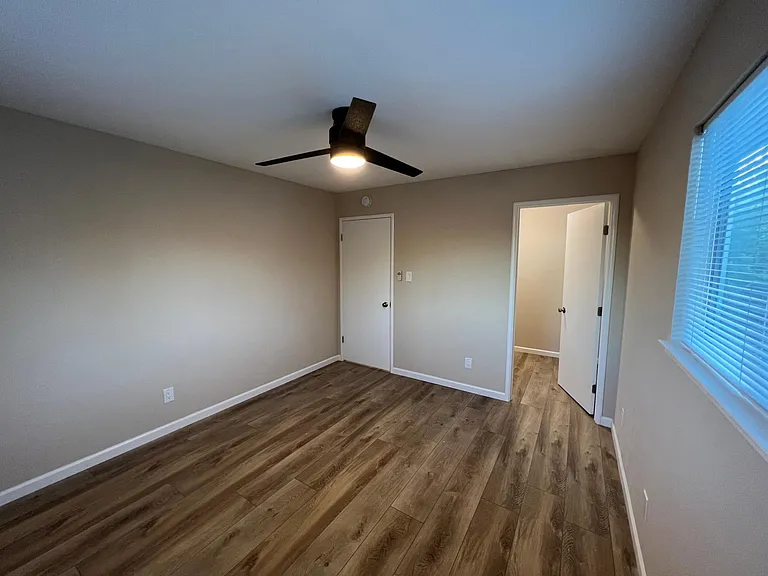 1373 Columbia St — Photo 11
