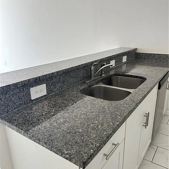 254 SW 3rd St — Photo 5
