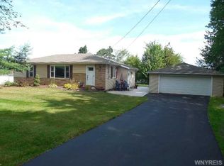 48 Penhurst St, Orchard Park, NY 14127