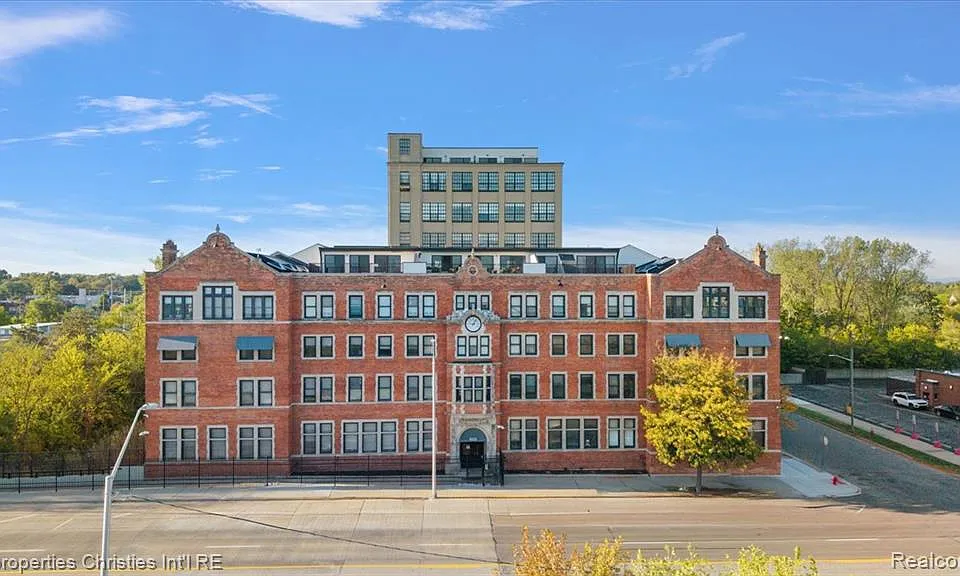 6533 E Jefferson Ave #307
