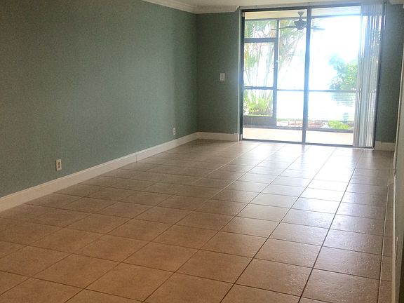 Living room w/ direct garden & lake access