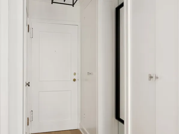 60 Sutton Place South image 14 of 18