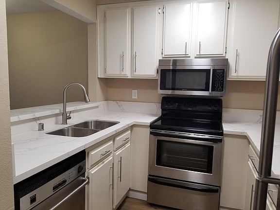 Stainless steel appliances with quartz countertops