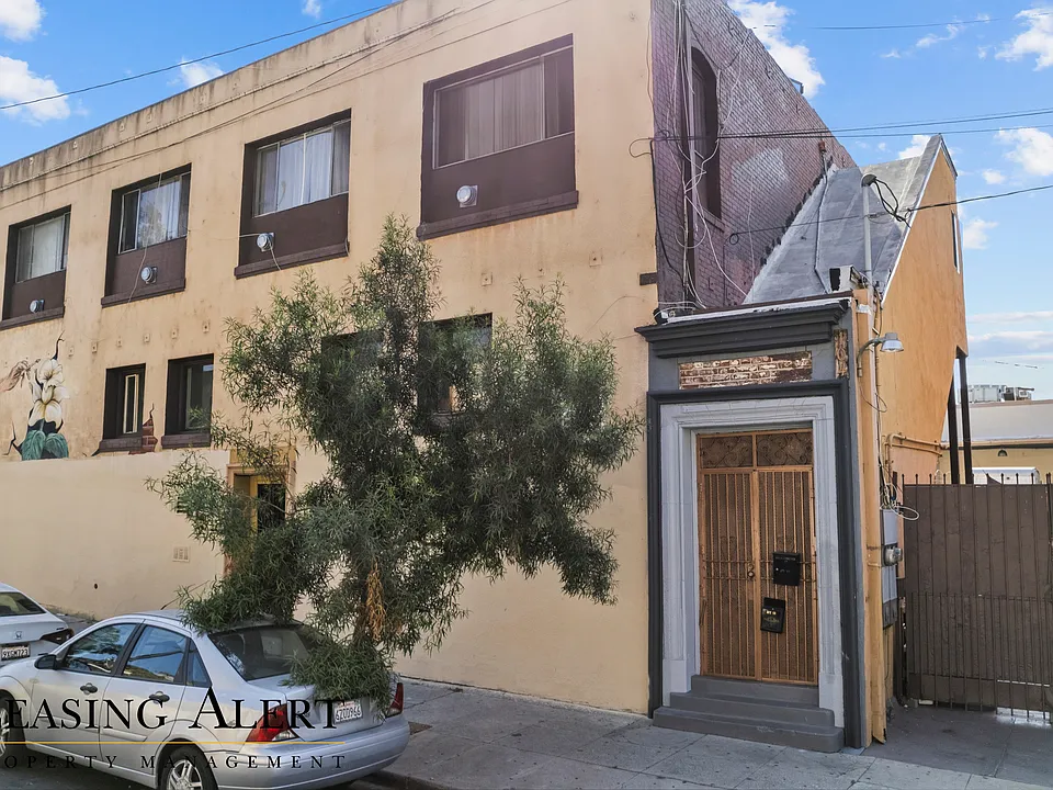 104 S Cummings St #104