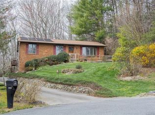12 Laurel Forest Dr, Horse Shoe, NC 28742