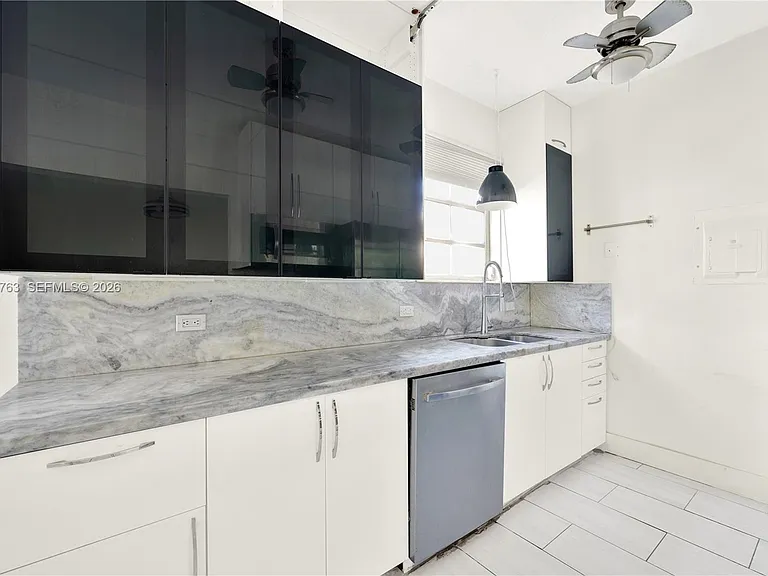 610 8th St #102R — Photo 12