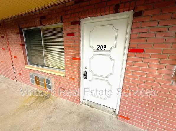 Whitehall Garden Apartments, 3301 58th Ave S APT 209, Saint Petersburg, FL 33712