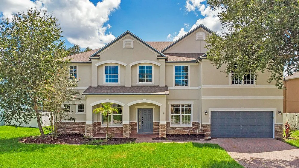 7 bed, 4688 sqft, $3,600 — Photo 1