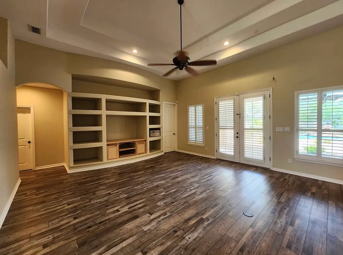 5 bed, 2.5 bath, 2950 sqft, $3,800 — Photo 4