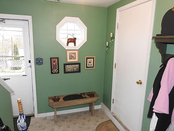 4th image of 54 S Riverview St